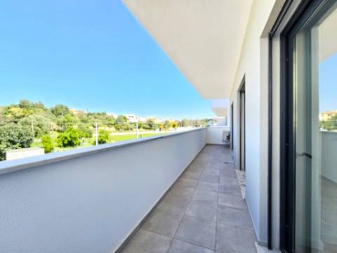 Apartamento T4 novo com 154,03m2, terraços no topo, garagem para 3 viaturas