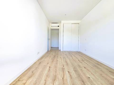 Apartamento T4 novo com 154,03m2, terraços no topo, garagem para 3 viaturas