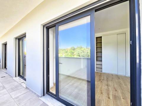 Apartamento T4 novo com 154,03m2, terraços no topo, garagem para 3 viaturas
