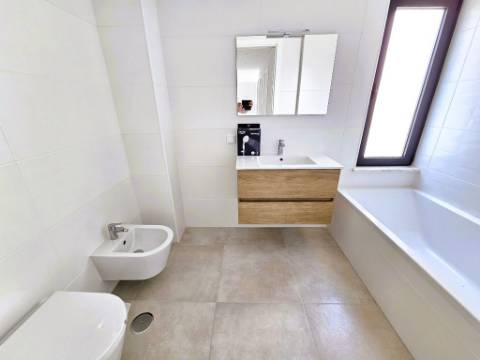 Apartamento T4 novo com 154,03m2, terraços no topo, garagem para 3 viaturas