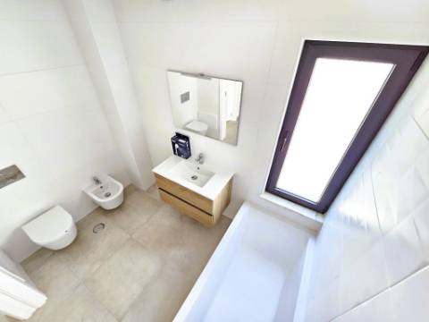 Apartamento T4 novo com 154,03m2, terraços no topo, garagem para 3 viaturas