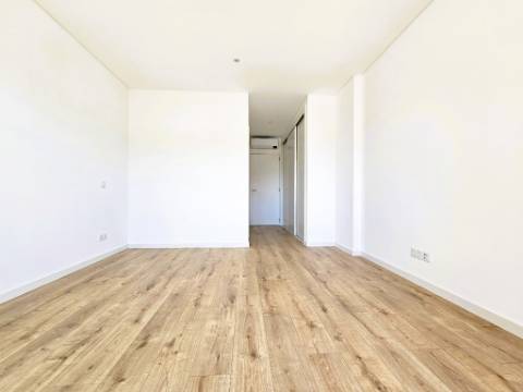 Apartamento T4 novo com 154,03m2, terraços no topo, garagem para 3 viaturas