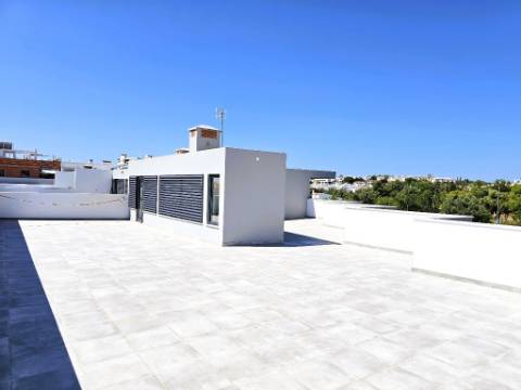 Apartamento T4 novo com 162,67m2, terraço no topo, garagem para 3 viaturas
