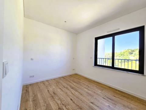 Apartamento T4 novo com 162,67m2, terraço no topo, garagem para 3 viaturas