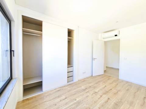 Apartamento T4 novo com 162,67m2, terraço no topo, garagem para 3 viaturas