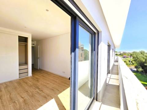 Apartamento T4 novo com 162,67m2, terraço no topo, garagem para 3 viaturas