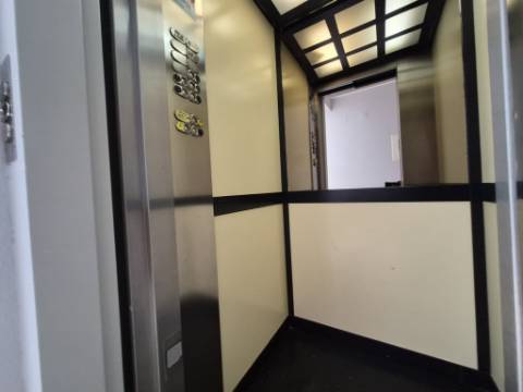 Apartamento T2 localizado no Feijó, Almada.