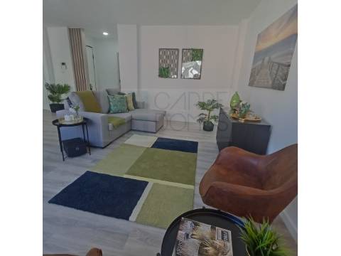 Apartamento T3 - totalmente renovado, em Benfica