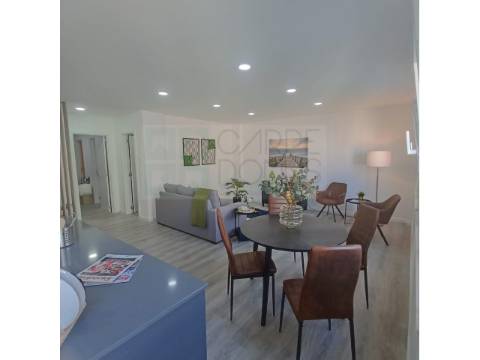 Apartamento T3 - totalmente renovado, em Benfica