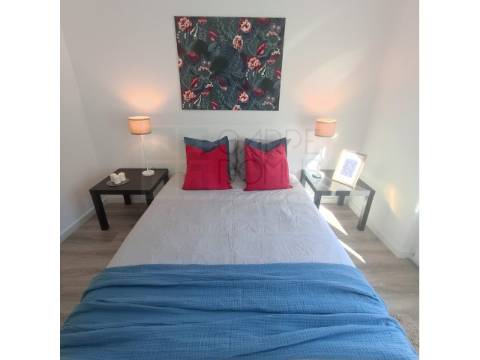 Apartamento T3 - totalmente renovado, em Benfica