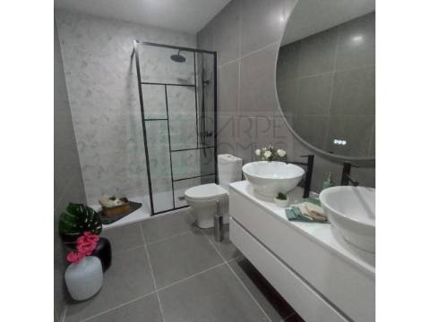 Apartamento T3 - totalmente renovado, em Benfica