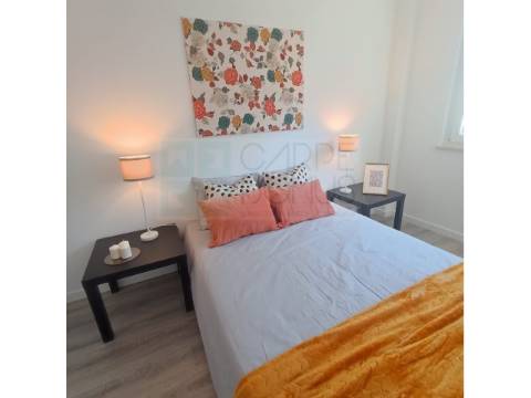 Apartamento T3 - totalmente renovado, em Benfica