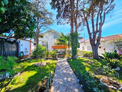 Requintada moradia T6, lote 651m2, em São Domingos de Rana, Cascais
