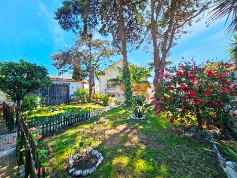 Requintada moradia T6, lote 651m2, em São Domingos de Rana, Cascais