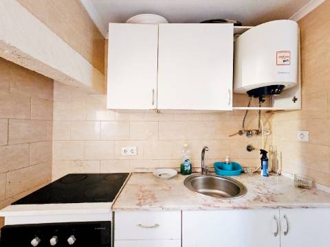 Prédio com 1 loja e 5 apartamentos, no centro de Oeiras