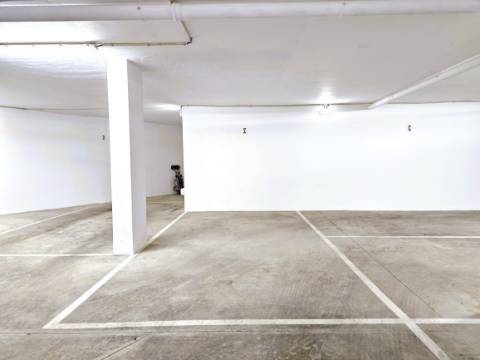 Apartamento T3 novo com 116,82m2, varanda, parqueamento para 1 viatura