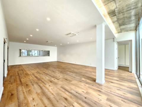 Excelente moradia T4, piscina e amplo jardim, em Peniche