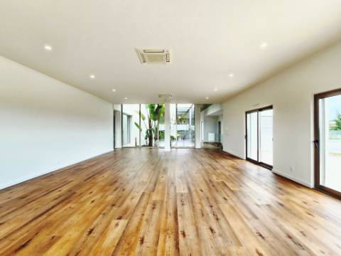 Excelente moradia T4, piscina e amplo jardim, em Peniche