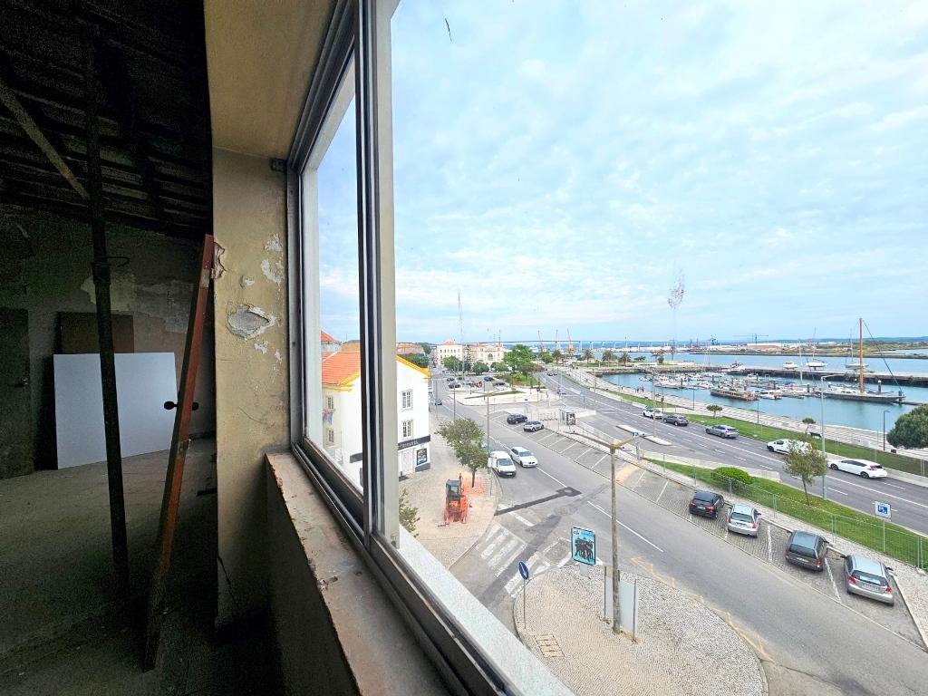 Apartamento T5 duplex, frente marina, na Figueira da Foz