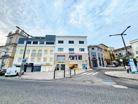 Apartamento T5 duplex, frente marina, na Figueira da Foz