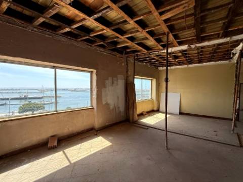 Apartamento T5 duplex, frente marina, na Figueira da Foz