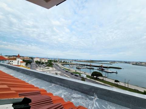 Apartamento T5 duplex, frente marina, na Figueira da Foz