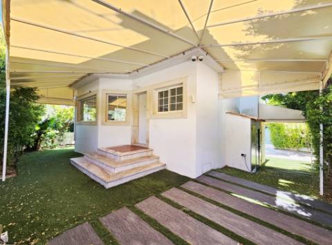 Moradia T4 com piscina, no Estoril, Cascais
