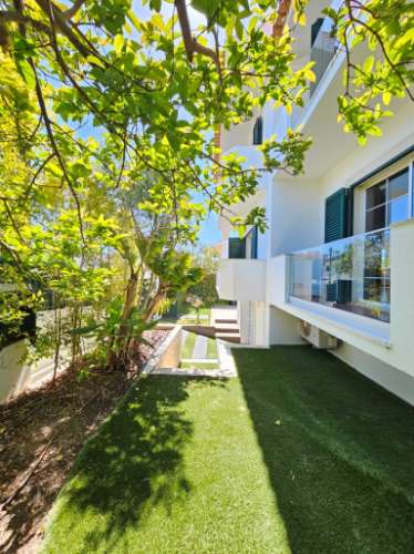 Moradia T4 com piscina, no Estoril, Cascais