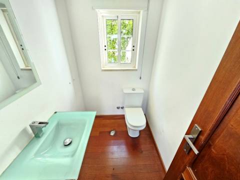 Moradia T4 com piscina, no Estoril, Cascais