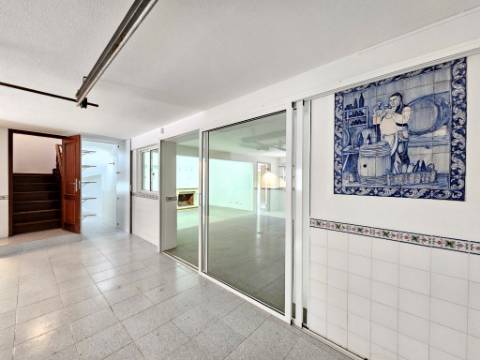 Moradia T4 com piscina, no Estoril, Cascais