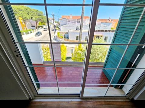 Moradia T4 com piscina, no Estoril, Cascais