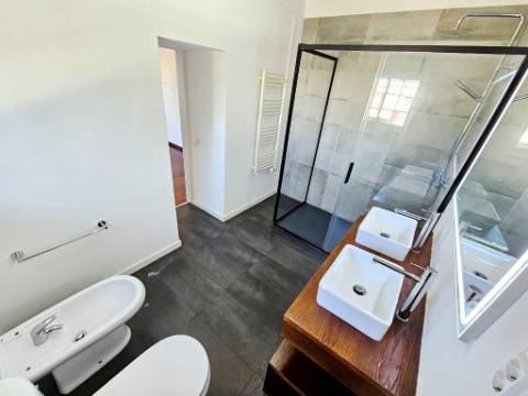 Moradia T4 com piscina, no Estoril, Cascais