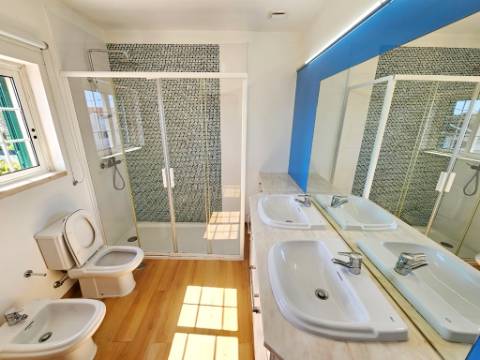Moradia T4 com piscina, no Estoril, Cascais