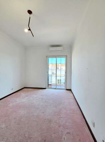 Moradia T4 com piscina, no Estoril, Cascais