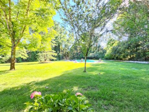 Quinta de 10154m2 com moradia T5 e piscina, na Herdade Zambujeiro, Santo Estêvão