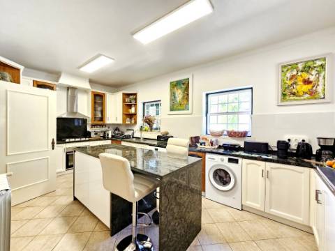 Quinta de 10154m2 com moradia T5 e piscina, na Herdade Zambujeiro, Santo Estêvão