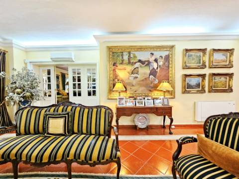 Quinta de 10154m2 com moradia T5 e piscina, na Herdade Zambujeiro, Santo Estêvão