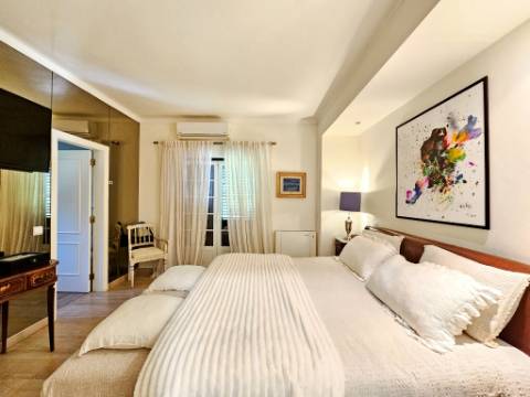 Quinta de 10154m2 com moradia T5 e piscina, na Herdade Zambujeiro, Santo Estêvão