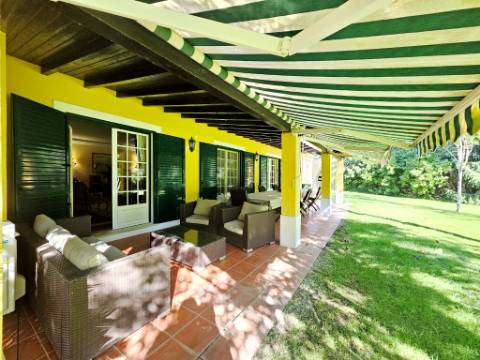 Quinta de 10154m2 com moradia T5 e piscina, na Herdade Zambujeiro, Santo Estêvão