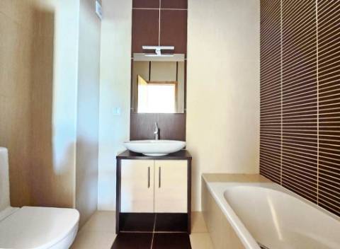 Espaçoso apartamento T3, com parqueamento, junto centro de Loulé, Algarve
