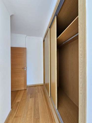 Espaçoso apartamento T3, com parqueamento, junto centro de Loulé, Algarve