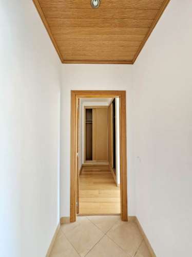 Espaçoso apartamento T3, com parqueamento, junto centro de Loulé, Algarve