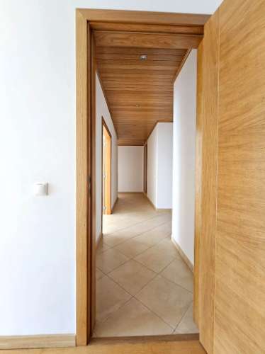 Espaçoso apartamento T3, com parqueamento, junto centro de Loulé, Algarve
