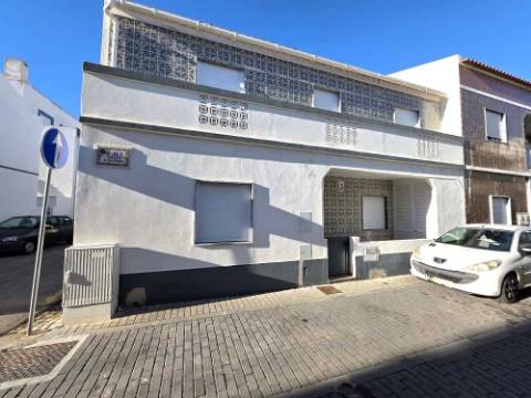 Moradia Algarvia Renovada a Poucos Passos da Ria e da Praia de Cabanas de Tavira