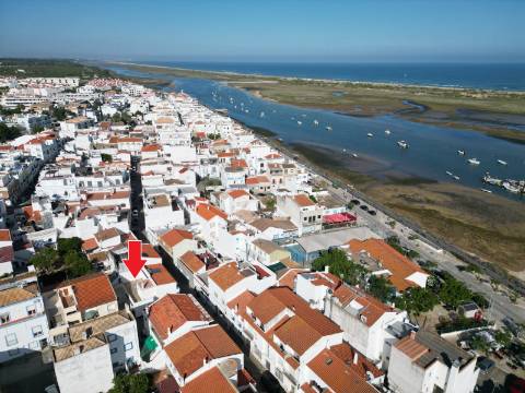 Moradia Algarvia Renovada a Poucos Passos da Ria e da Praia de Cabanas de Tavira