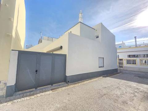 Moradia Algarvia Renovada a Poucos Passos da Ria e da Praia de Cabanas de Tavira