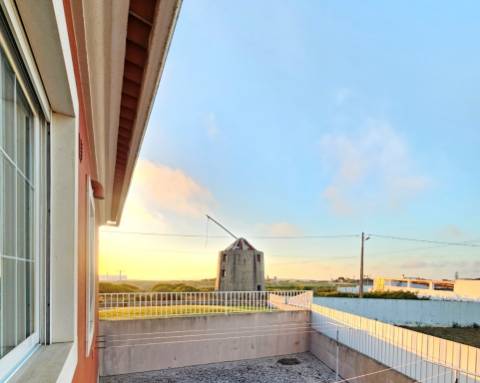 Excelente moradia T4 + 2 com piscina e jardins na Serra Del Rei, Peniche