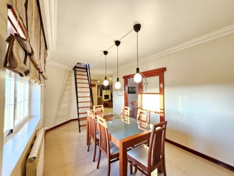Excelente moradia T4 + 2 com piscina e jardins na Serra Del Rei, Peniche