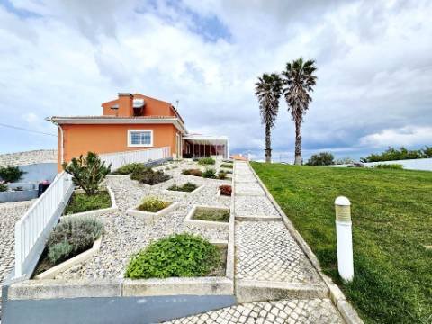 Excelente moradia T4 + 2 com piscina e jardins na Serra Del Rei, Peniche