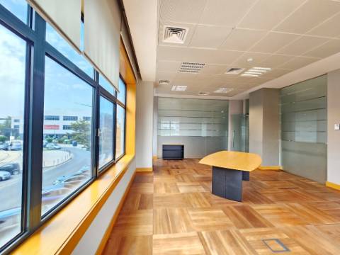 Espaçoso e requintado escritório no Centro Empresarial da Beloura, Sintra